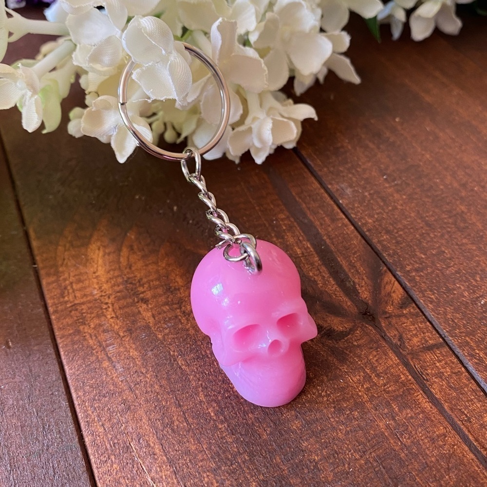Handcrafted Resin Bubblegum Pink Skull 3” Keychain Gothic Backpack Bag Charm NEW - Picture 3 of 8